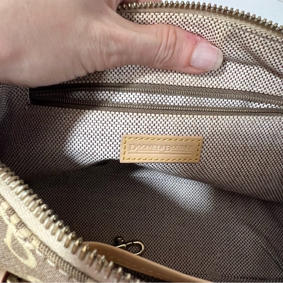 Vintage Dooney & Bourke Signature Front Clasp Brown Tan Handbag Domed Satchel - Picture 11 of 16